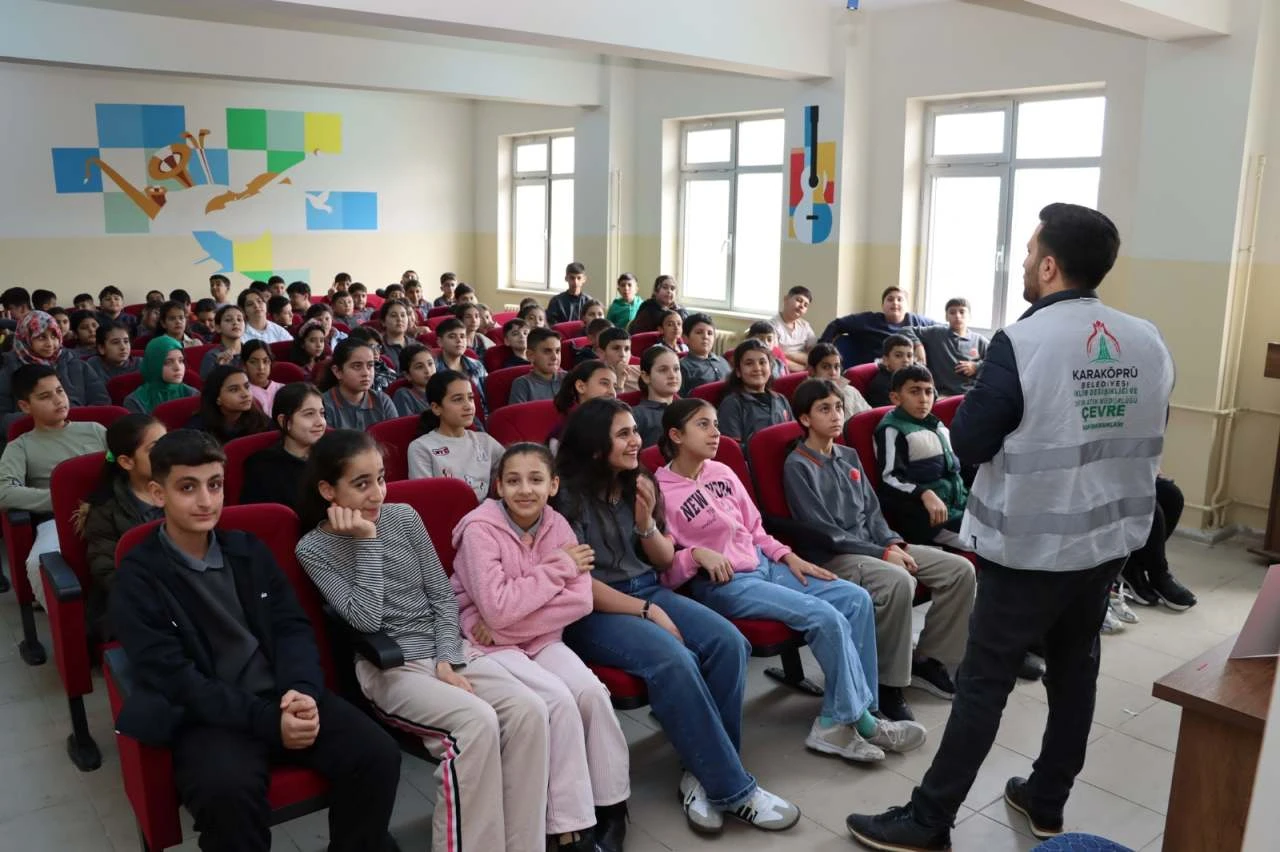Karak&ouml;pr&uuml;&rsquo;de Yeşil D&ouml;n&uuml;ş&uuml;m Hamlesi: 10 Binden Fazla Gen&ccedil; "&Ccedil;evre M&uuml;fettişi" Oldu