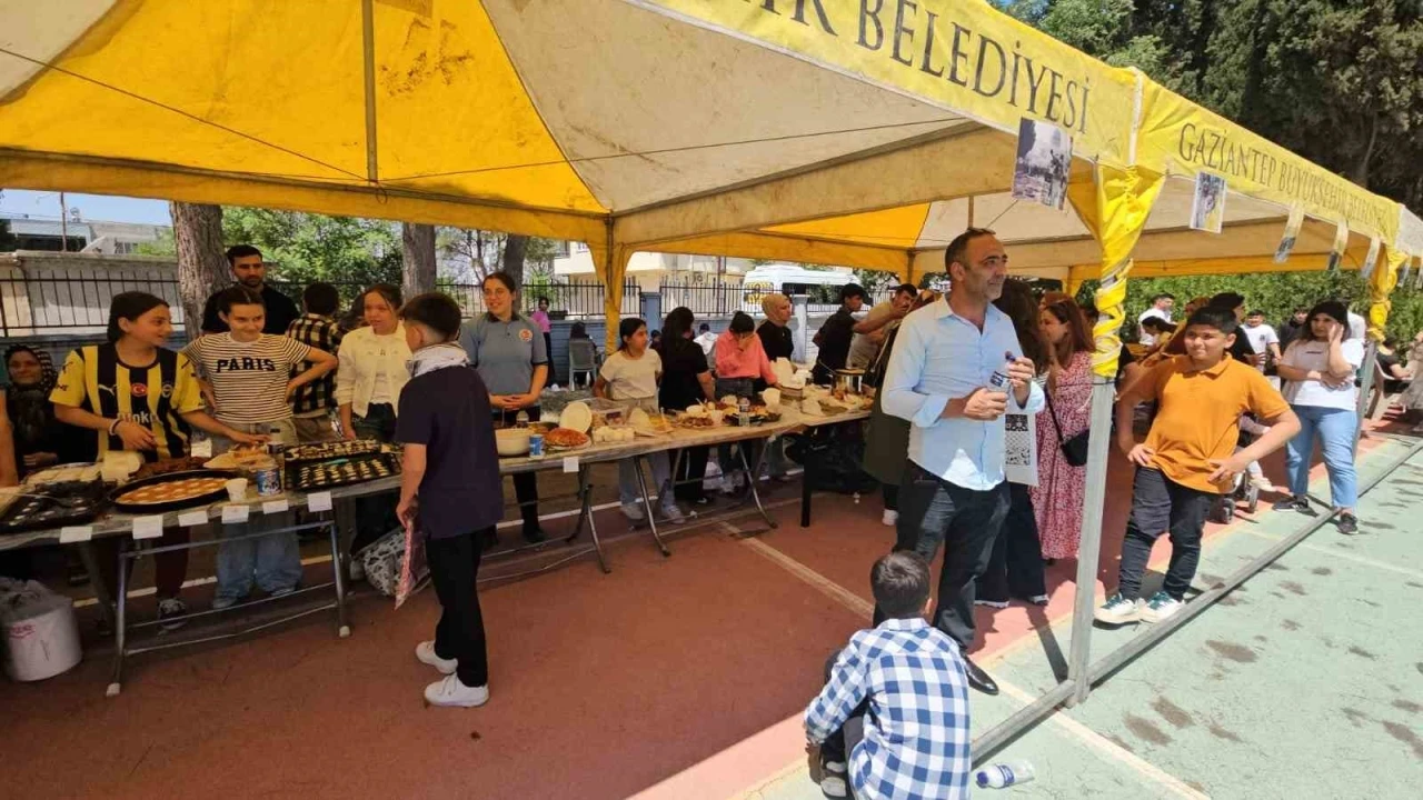 Karkamış’ta Gazze ve Doğu Türkistan Yararına Hayır Çarşısı Düzenlendi