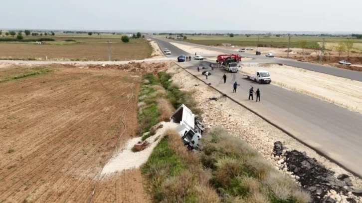 Korkunç Kaza: Kum Kamyonu ile Traktör Çarpıştı