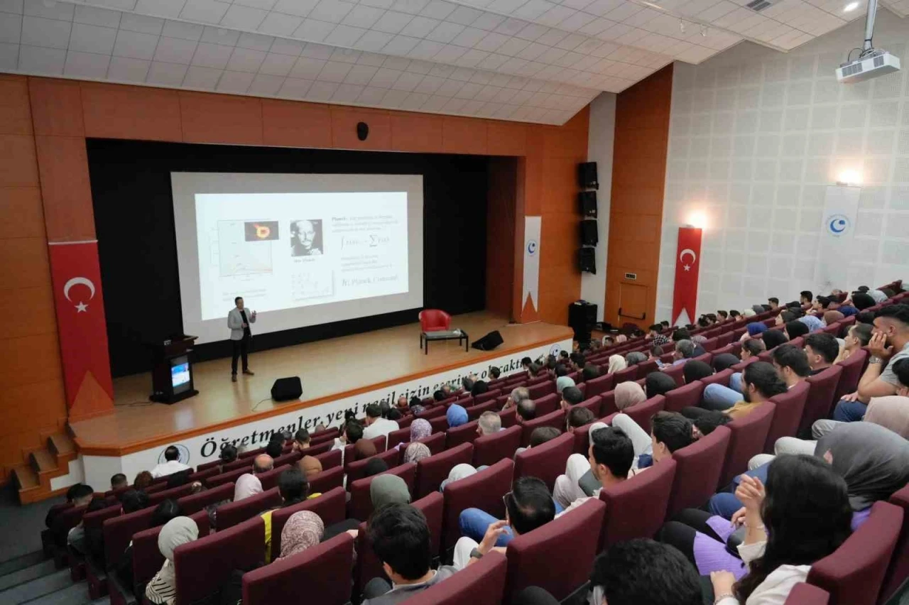 Kuantum Ufukları Aralandı: “Kuantum Çağına Doğru” Konferansı Yoğun İlgi Gördü