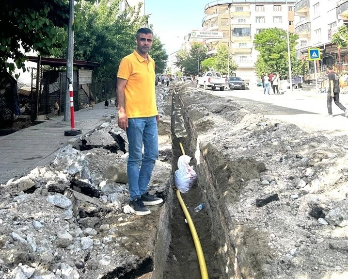 Kulp'ta Doğalgaz Altyapı Çalışmaları Hızla Devam Ediyor