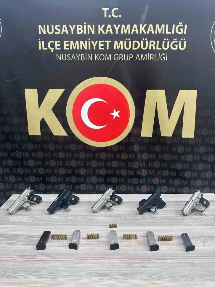 Mardin'de Kaçakçılık ve Uyuşturucu Operasyonu: 5 Tabanca ve Uyuşturucu Ele Geçirildi