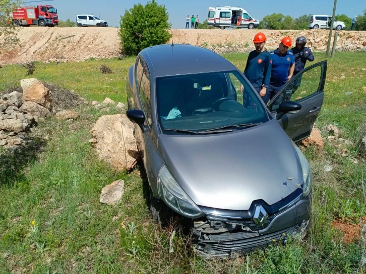 Mardin'de Otomobil Şarampole Devrildi: 1 Yaralı