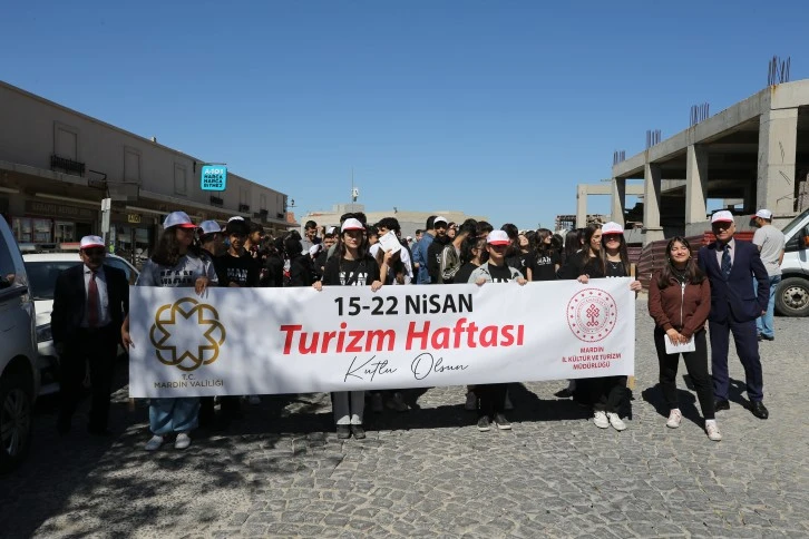 Mardin'de &quot;Turizm Haftası&quot; Kortej Yürüyüşü ve Temizlik Etkinliği