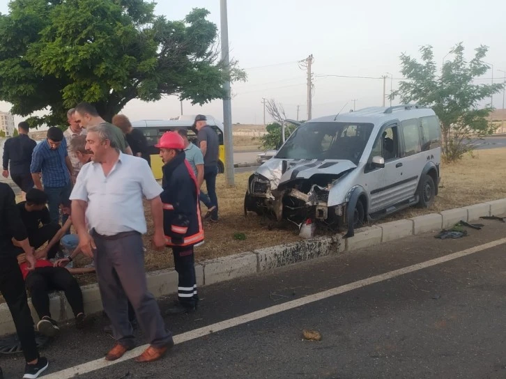 Mardin Midyat'ta Trafik Kazası: 2 Yaralı