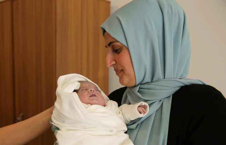 Mardinli Anne için Anneler Günü Mucizesi: 700 Gram Doğan Bebek, 139 Gün Sonra Kucaklaşma