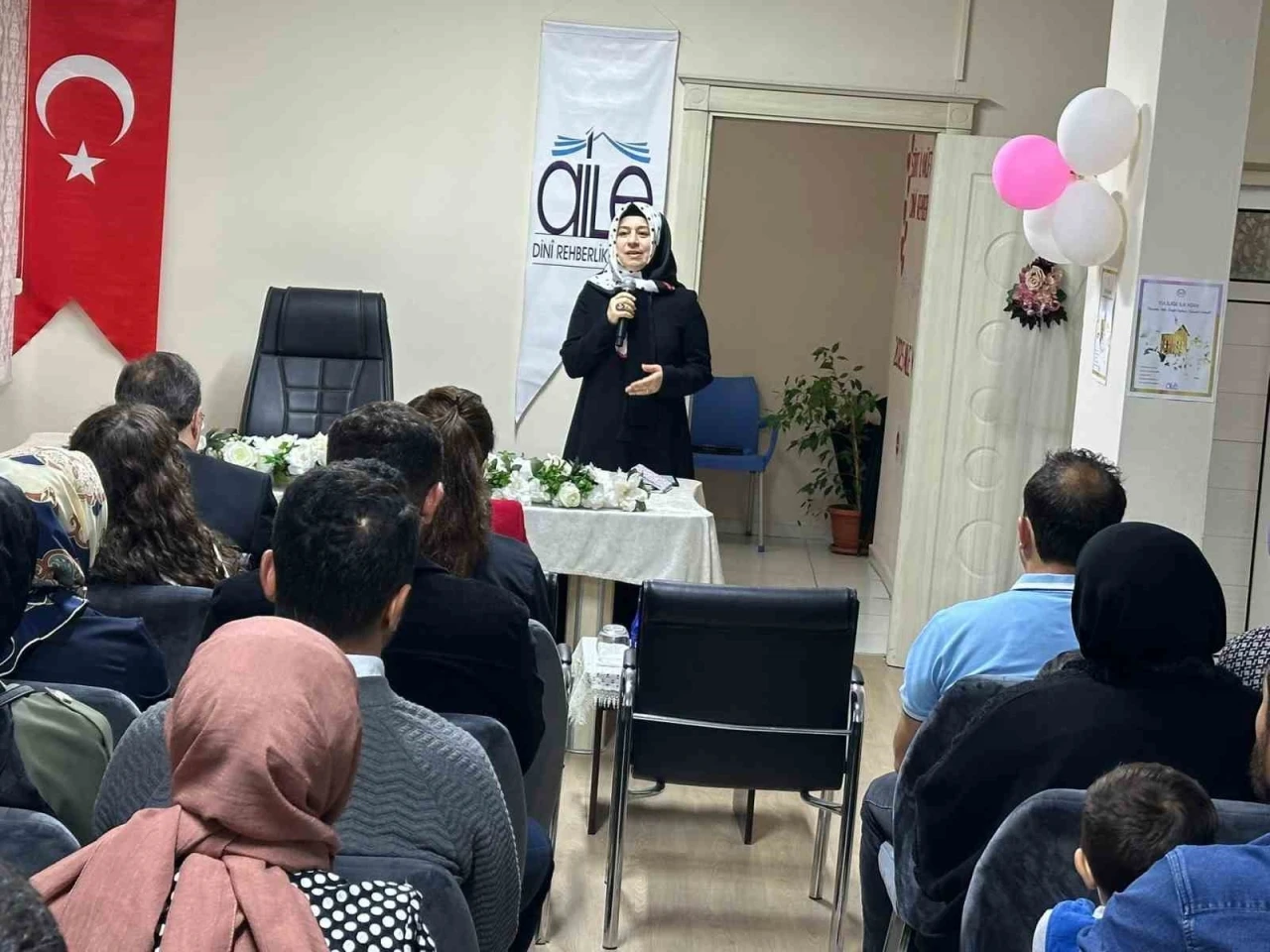  Genç Çiftlere Yol Gösteren Seminer: “Evliliğe İlk Adım”
