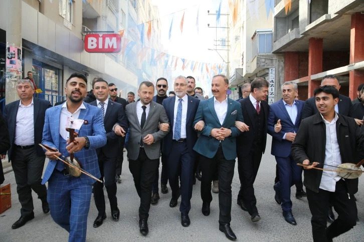 Bakan Işıkhan, Nusaybin'de Vizyon ve Hizmet Üzerine Konuştu