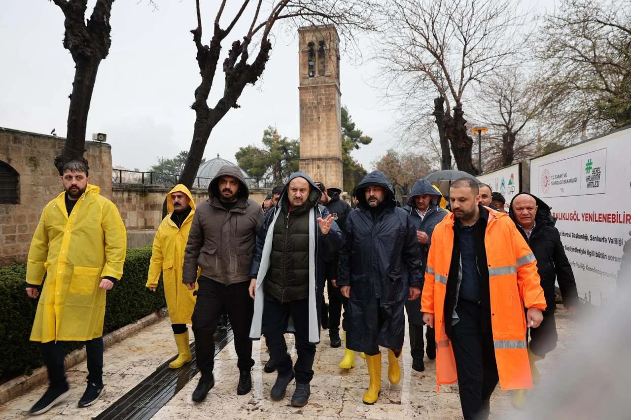 Şanlıurfa&rsquo;da Sağanak Mesaisi: Başkan G&uuml;lpınar "T&uuml;m İmk&acirc;nlar Seferber" Dedi