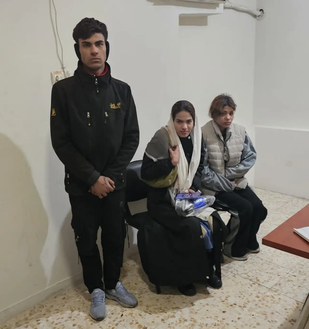 Şanlıurfa&rsquo;da Vicdanları Isıtan M&uuml;dahale: Sokakta Kalan Aileye Devletin Şefkat Eli Uzandı!