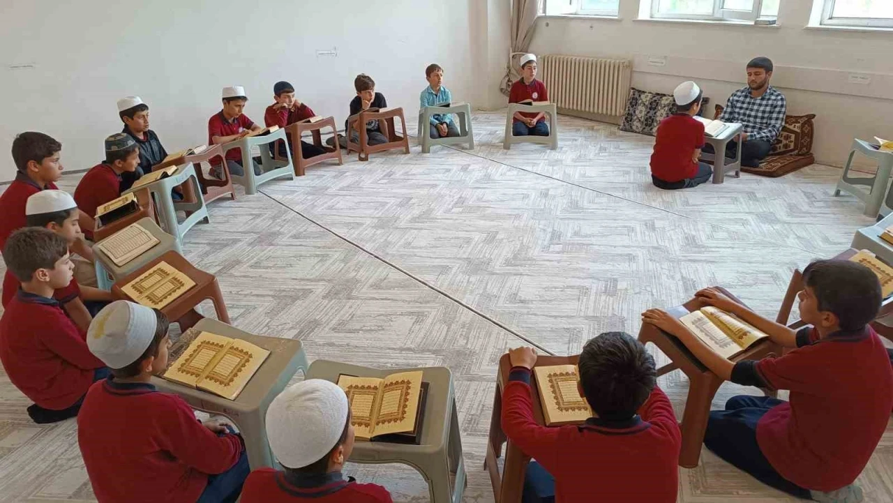 Örnek Eğitim Modeli: Öğrenciler Hem Hafızlık Hem Akademik Başarıyla Geleceğe Yürüyor