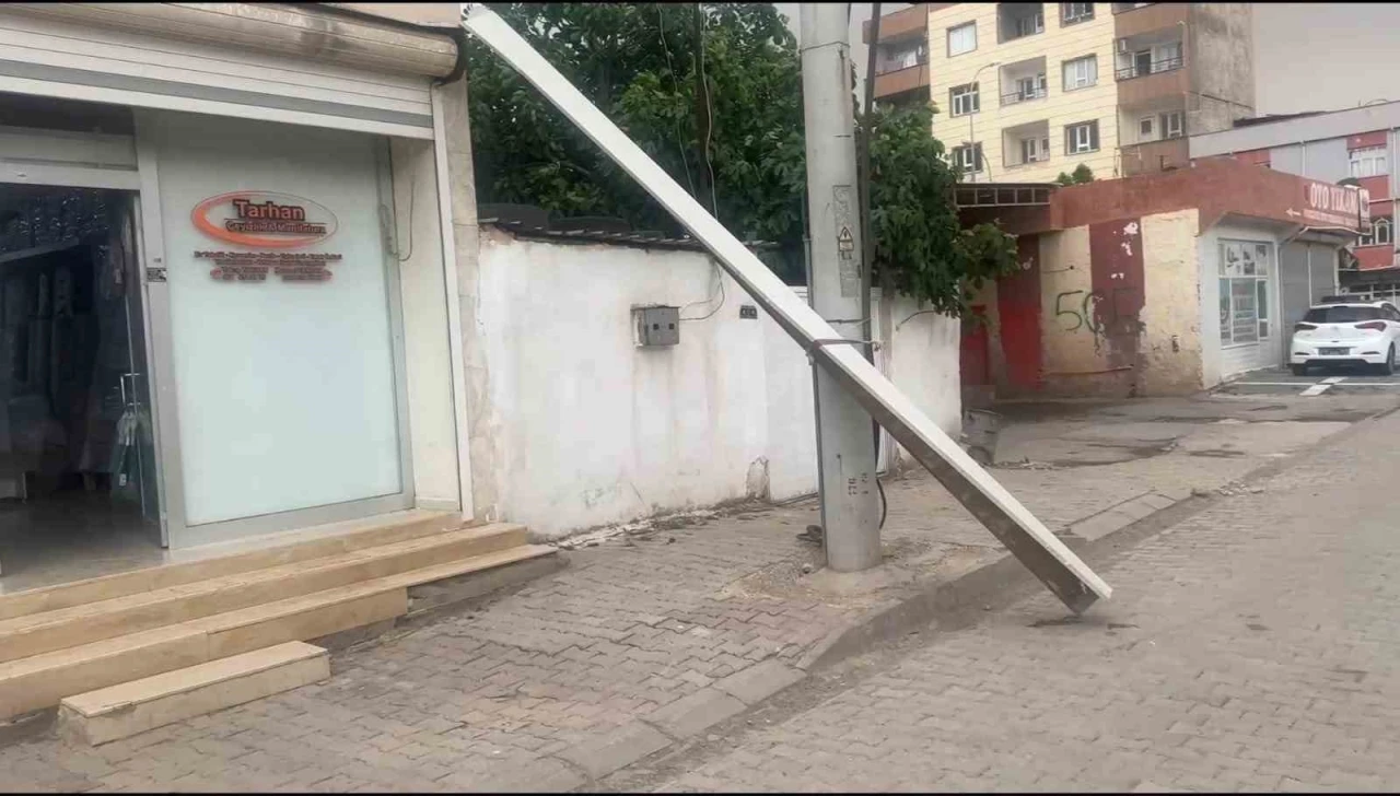Fırtına Kabusu: Sürücüler Canlarını Zor Kurtardı