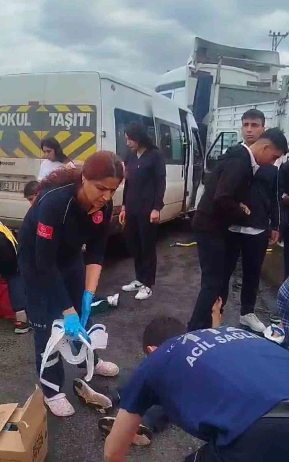 Öğrenci Servisi Tıra Çarptı: Gençler Ölümden Döndü
