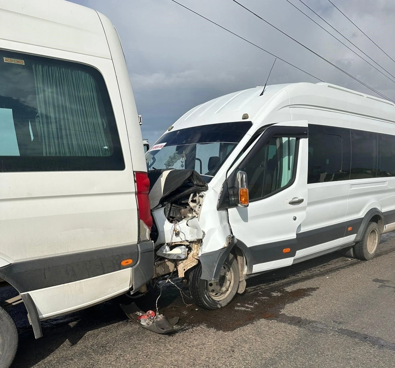 Öğretmen Servisleri Çarpıştı: 28 Yaralı
