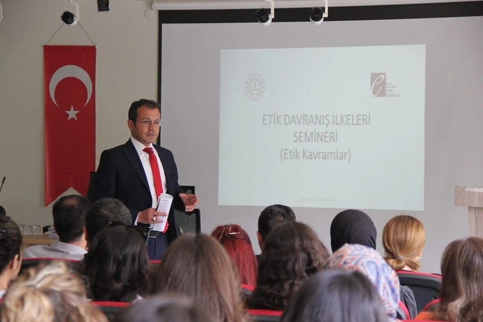 Öğretmenlere "Etik Davranış İlkeleri" Semineri