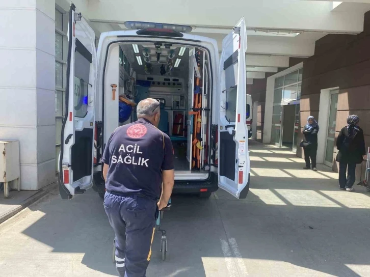 Otomobil Şarampole Yuvarlandı: 1 Ölü, 1 Yaralı