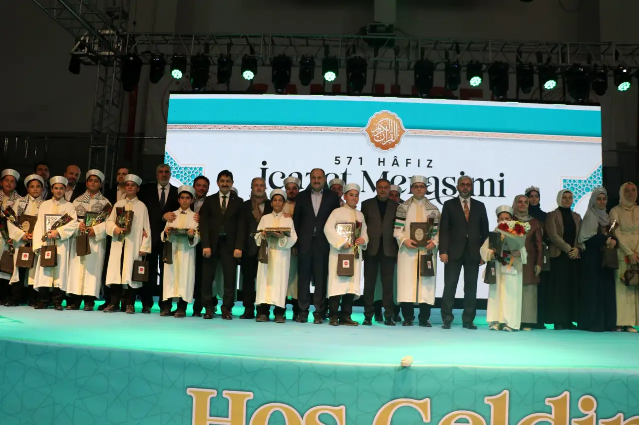 Peygamber Şehri Şanlıurfa&rsquo;da Manevi Zirve: 571 Hafız Dualarla İcazet Aldı