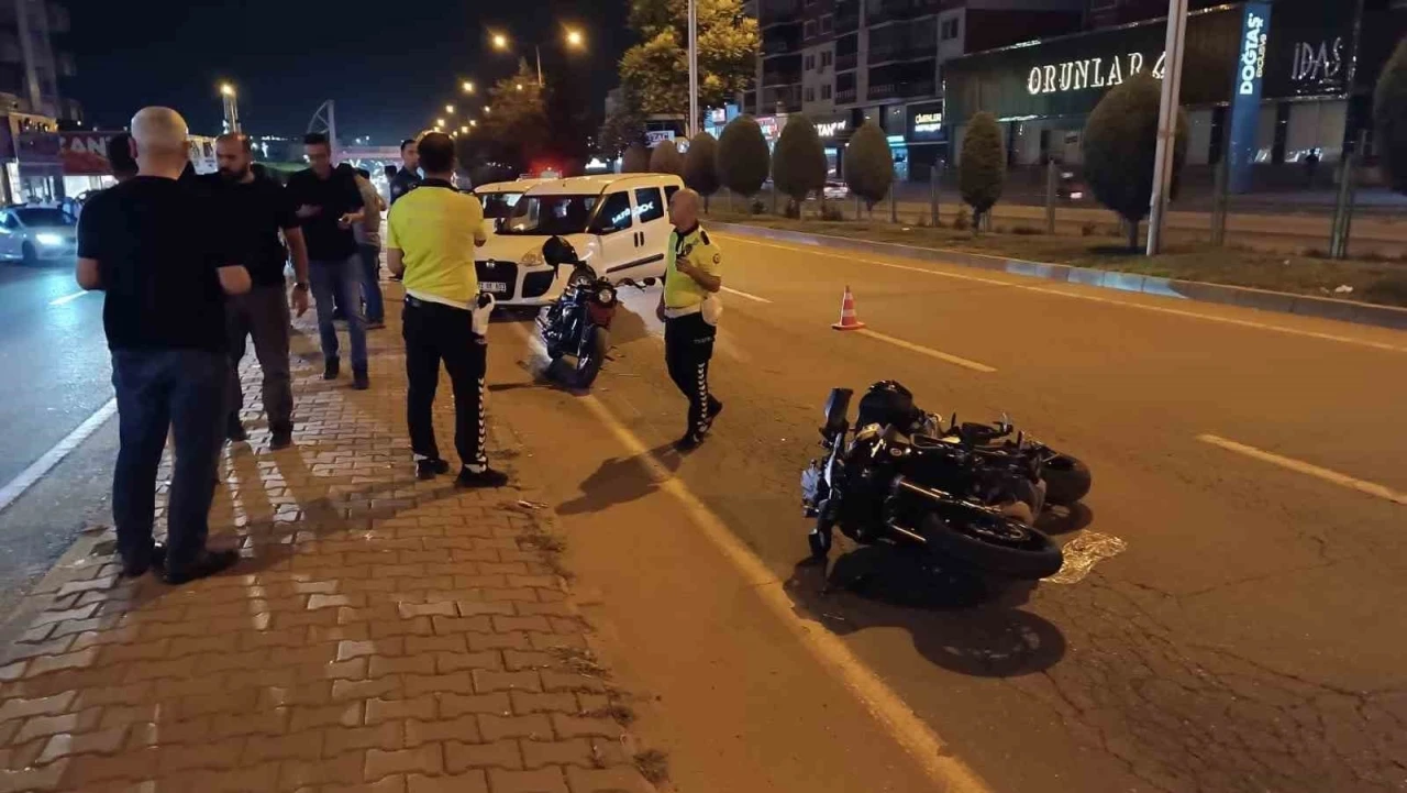 polis memuru ve eşi motosiklet kazasında yaralandı