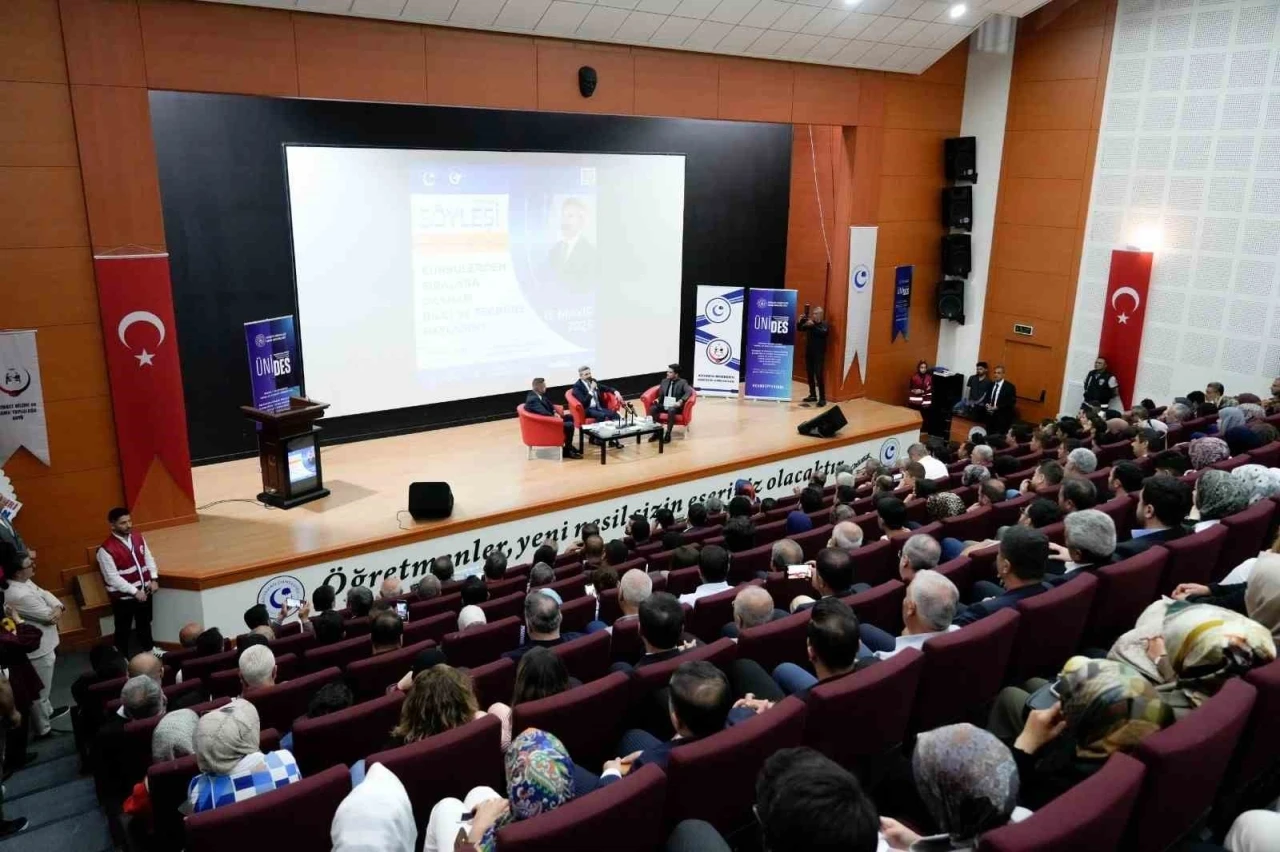&quot;Kürsülerden Sıralara Uzanan Bilgi ve Tecrübe Paylaşımı&quot; 