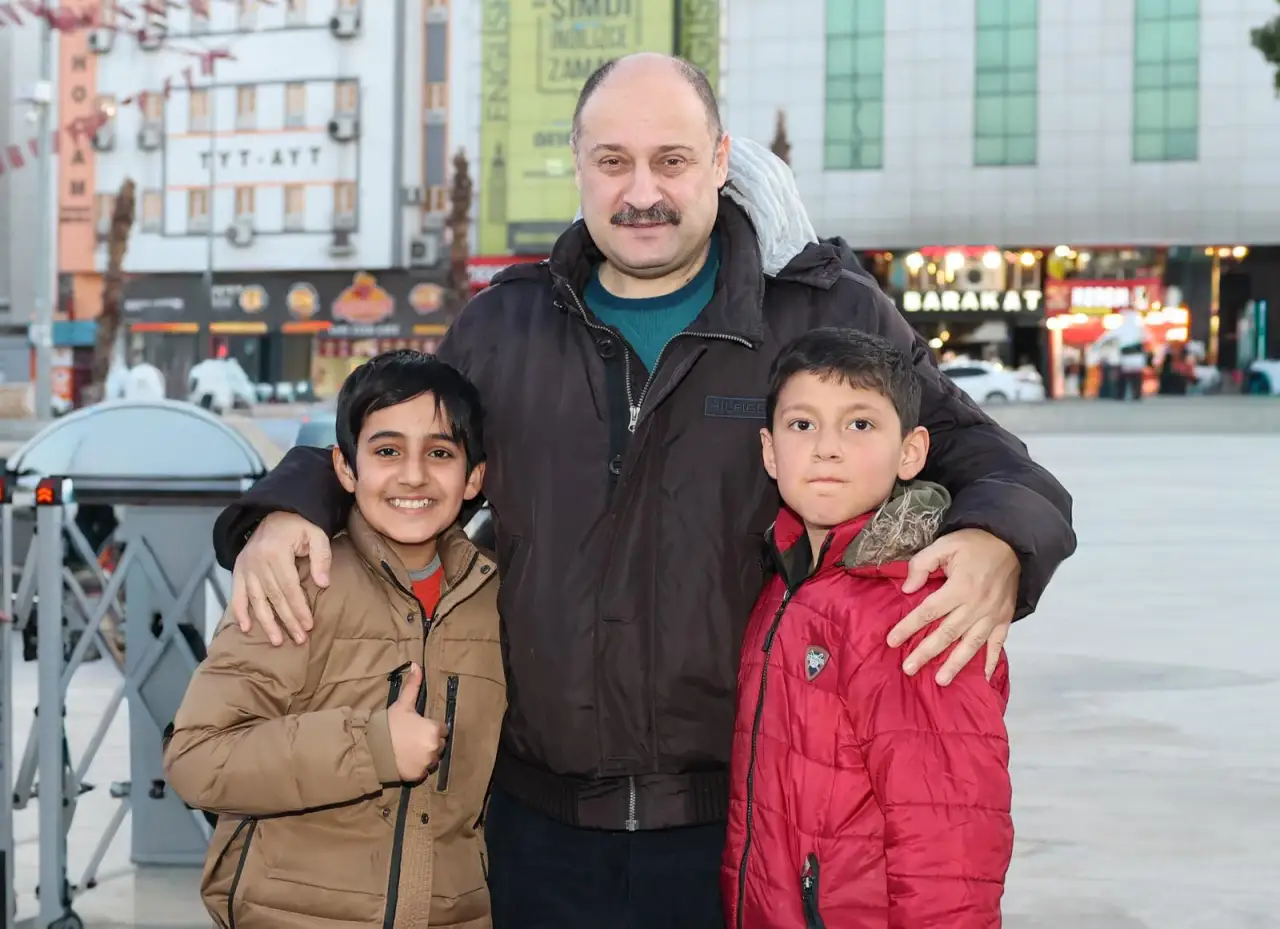 Rabia Meydanı&rsquo;nda G&ouml;n&uuml;l Sofrası: Başkan G&uuml;lpınar Vatandaşla Omuz Omuza