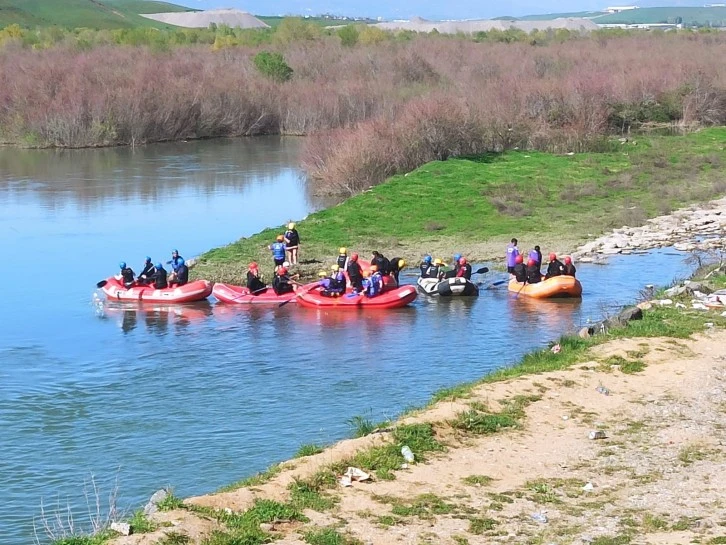 Rafting Kampı için Bingöl'e Sporcular Geldi