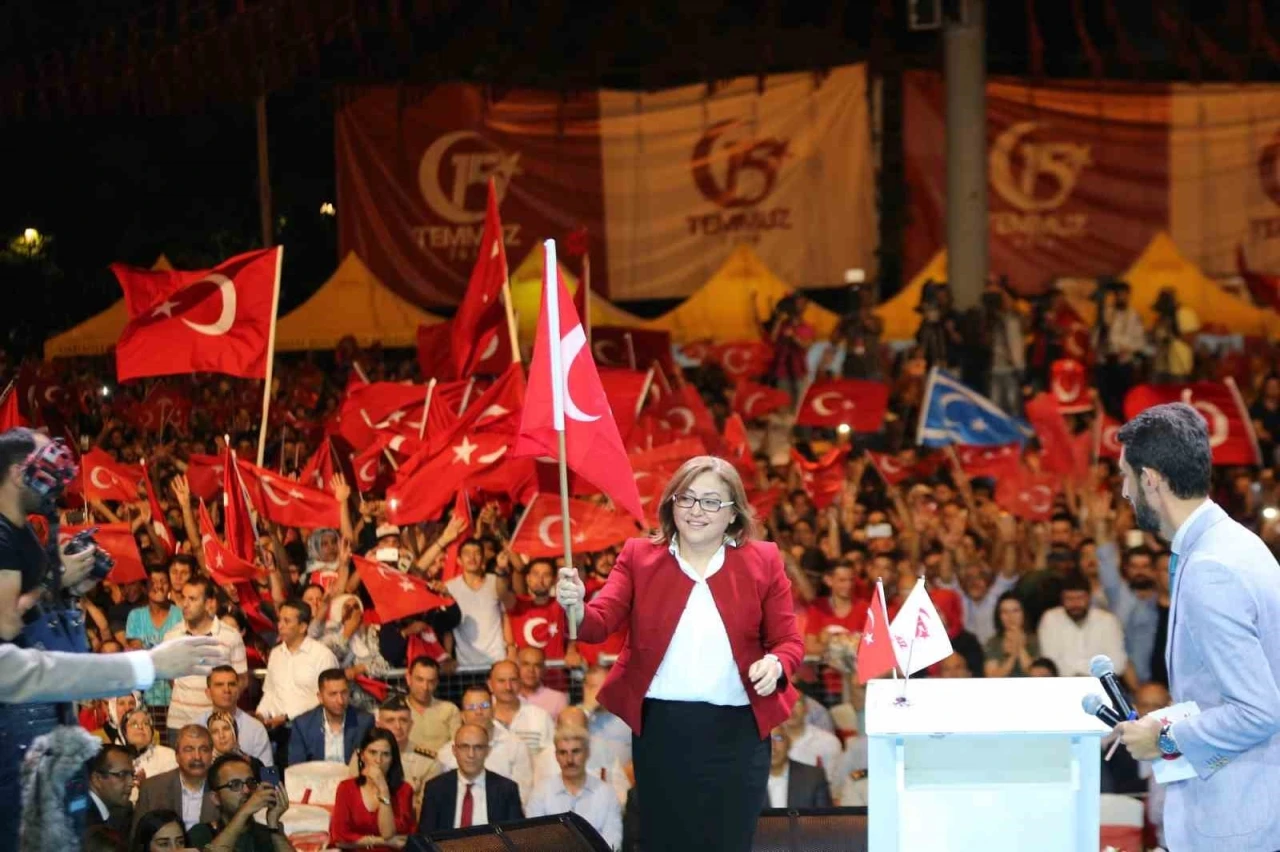 Fatma Şahin: “15 Temmuz, Bu Milletin İhanete Karşı Siper Olduğu Tarihi Bir Duruştur”