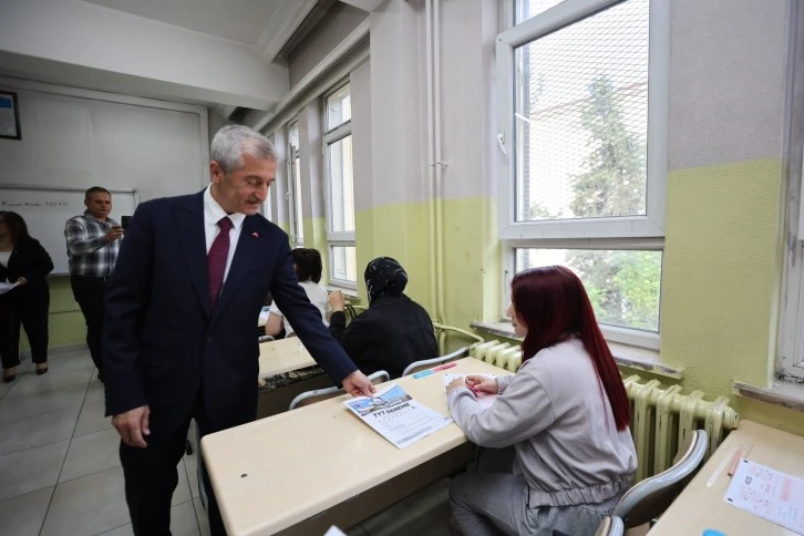 Şahinbey Belediyesi'nden Öğrencilere Sınav Desteği: Deneme Sınavları ve Kitap Dağıtımı