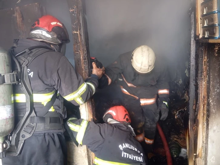 Şanlıurfa'da Ev Yangınında Bir Kişi Dumandan Etkilendi