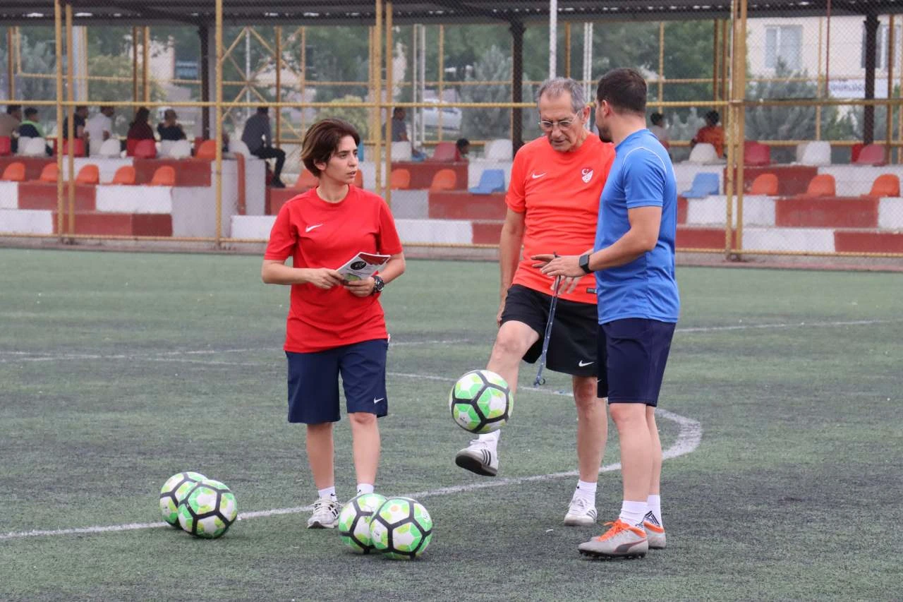 Şanlıurfa’da Eyyüp Cenap Gülpınar Antrenör Eğitim Programı Başladı