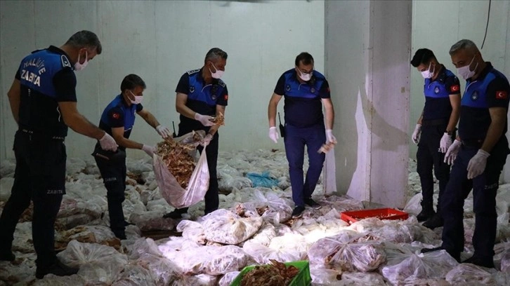 Şanlıurfa'da Kaçak Tavuk Depoda Yakalandı