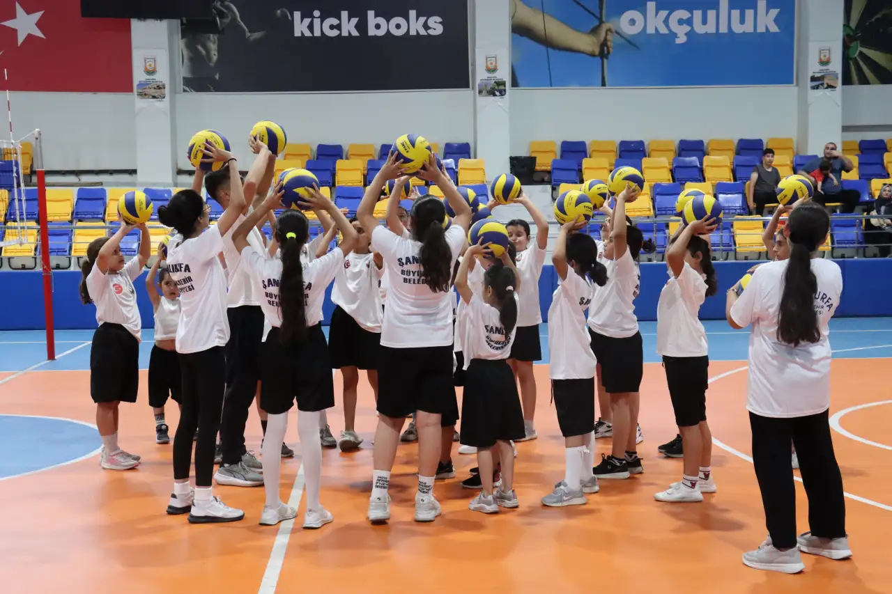 Şanlıurfa&rsquo;da Kız &Ccedil;ocukları Sporla Geleceğe Hazırlanıyor