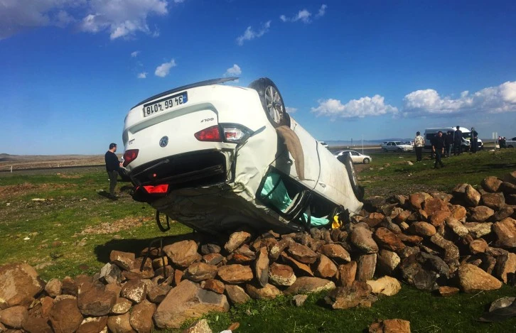 Şanlıurfa'da Şarampole Devrilen Otomobilde 1 Kişi Hayatını Kaybetti, 3 Kişi Yaralandı