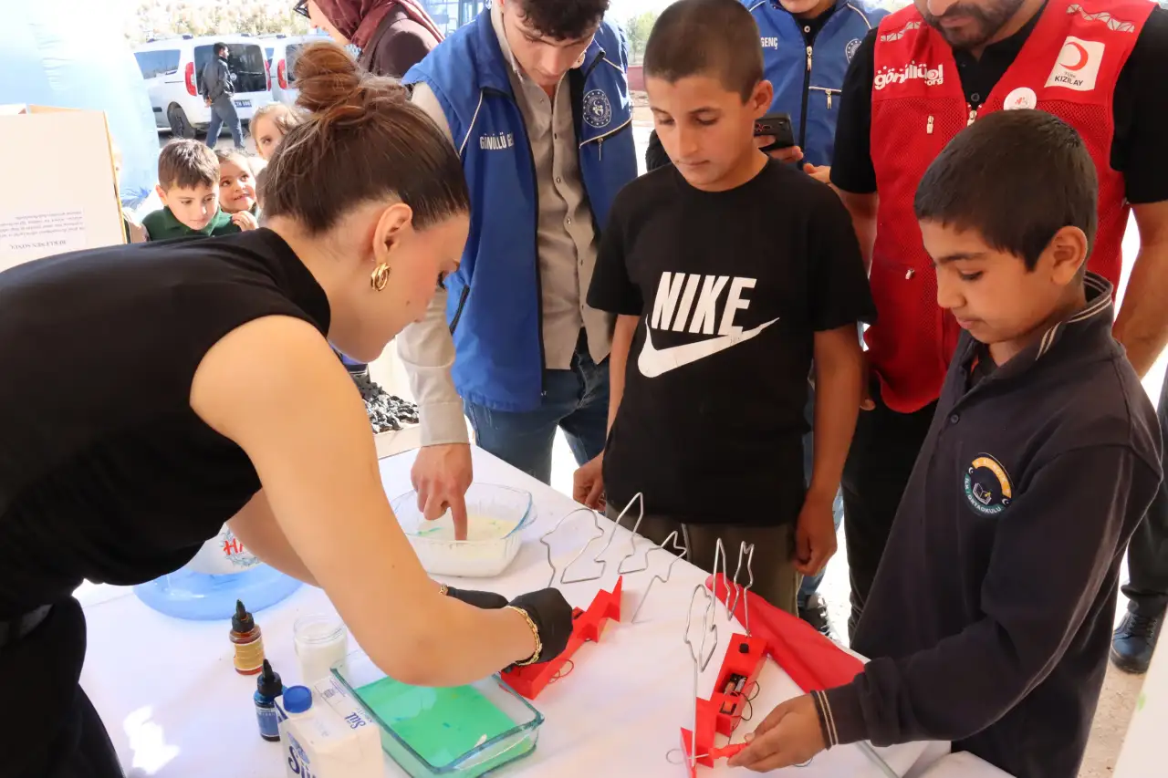Şanlıurfa Kırsaldaki Yüzlerce Öğrenci İlk Kez Bilimle Tanıştı
