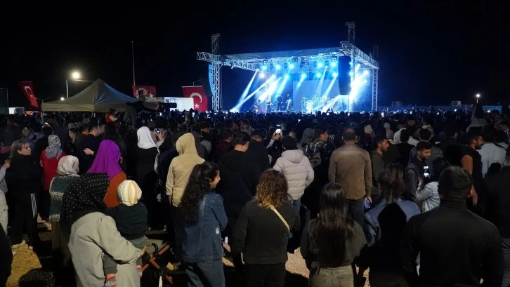 Şarkıcı Buray'dan Depremzedelere Moral Desteği: Adıyaman'da Unutulmaz Bir Konser