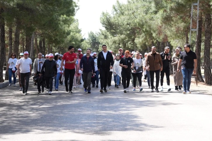 Şehitkamil Belediye Başkanı Umut Yılmaz, Sağlıklı Yaşamı Teşvik Etmek İçin Yürüdü