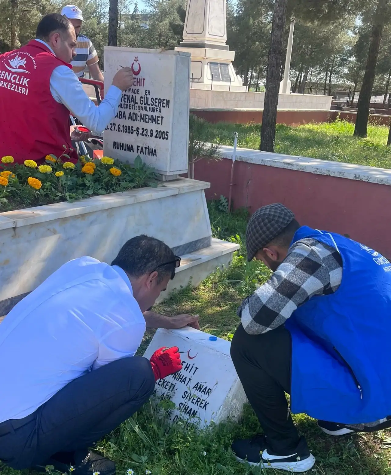 Şehitler Haftası'nda Anlamlı Temizlik: Siverek'te Şehit Mezarlığı Yenilendi