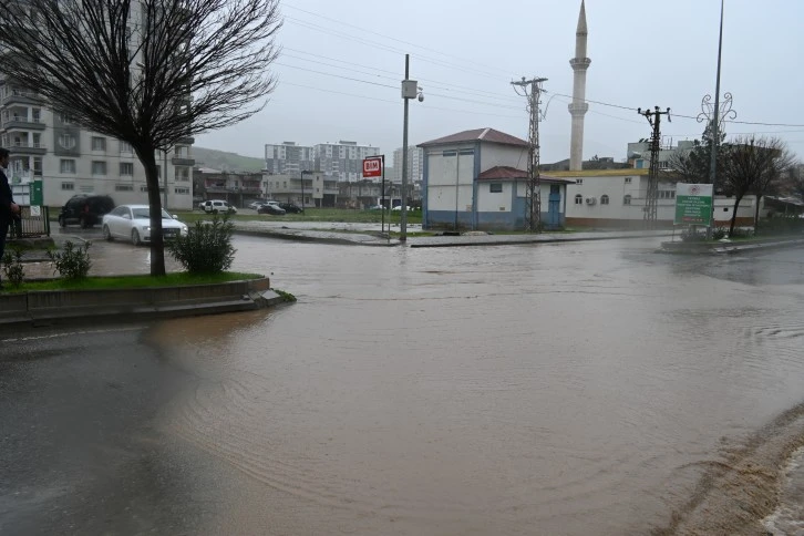 Siirt Kurtalan'da Sağanak Yağış Hayatı Olumsuz Etkiledi