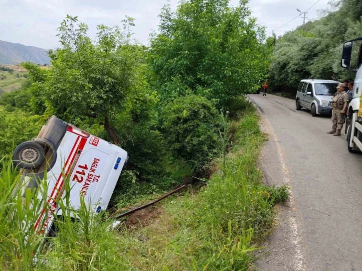 Siirt'te Acil Durumda Ambulans Kazası: Maddi Hasar Var