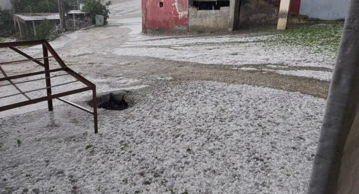 Siirt'te Ceviz Büyüklüğünde Dolu Yağışı