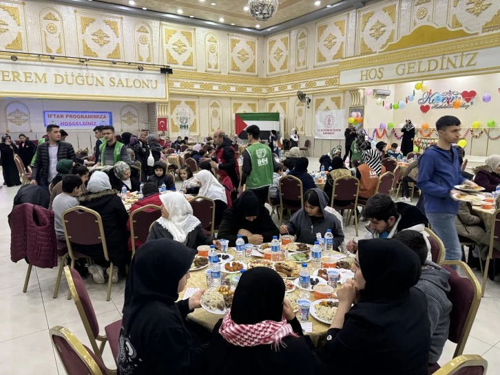 Siirt'te "Dünya Yetimler Günü" Dolayısıyla Özel İftar Programı