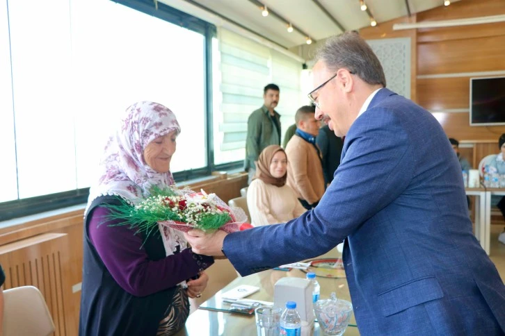 Siirt Valisi Kızılkaya, Anneler Günü'nde Koruyucu Ailelerle Buluştu