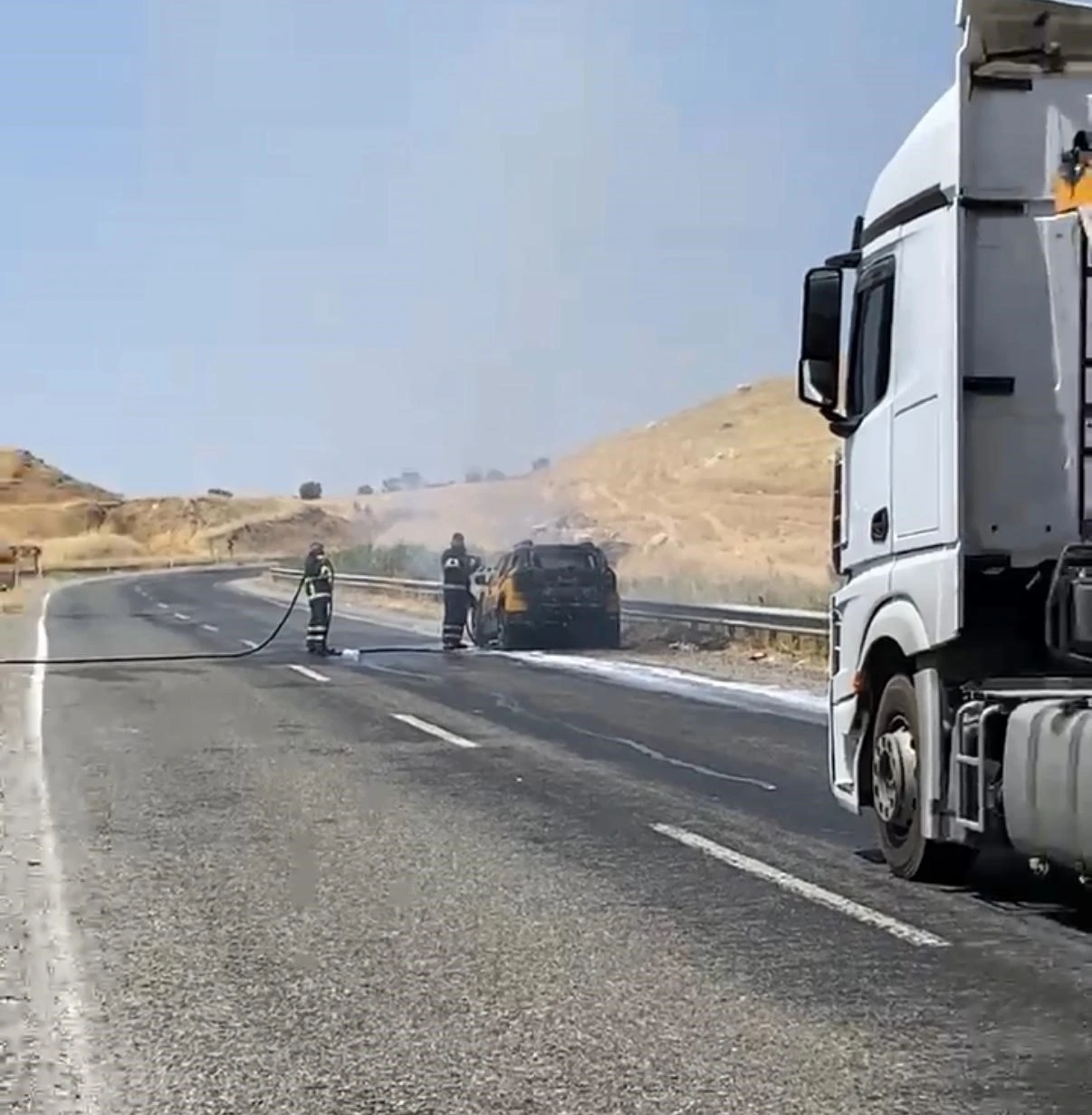 Silvan’da Seyir Halindeki Araçta Yangın Paniği