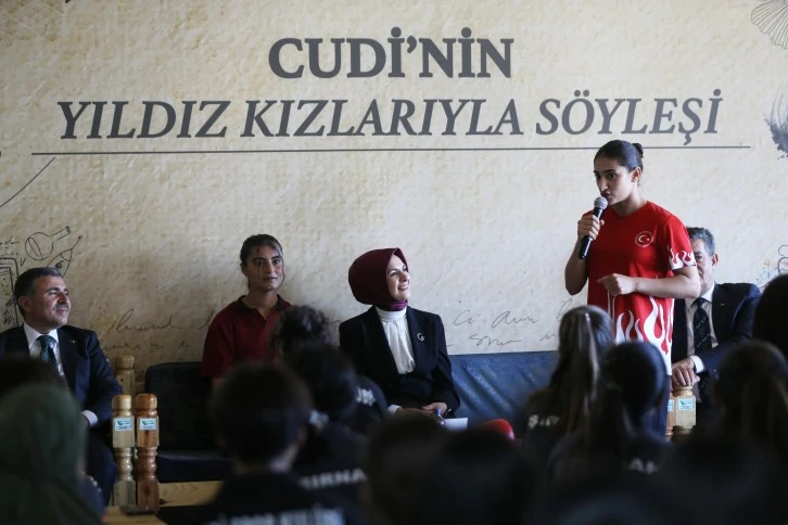 Şırnak'ta "Cudi'nin Yıldız Kızlarıyla Söyleşi" Etkinliği Büyük İlgi Gördü