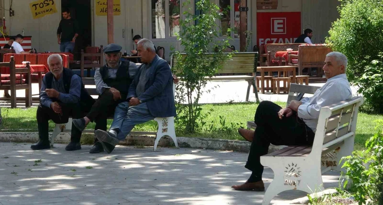Sırrı Süreyya Önder’e Gözyaşlarıyla Veda Etti