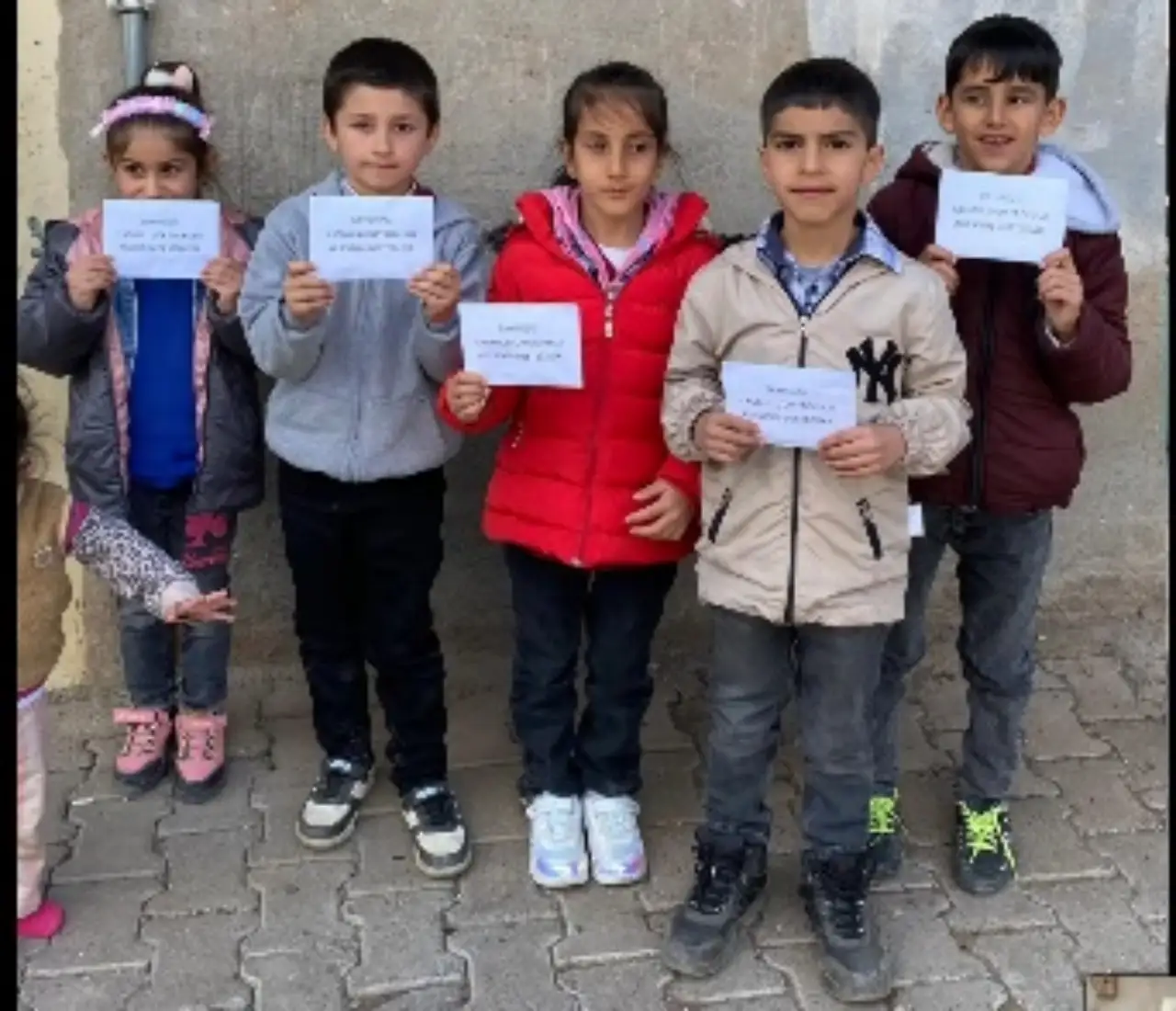 Siverek Bayır&ouml;z&uuml;&rsquo;nden İyilik Hareketi: Minik Eller Yetimler İ&ccedil;in Kenetlendi