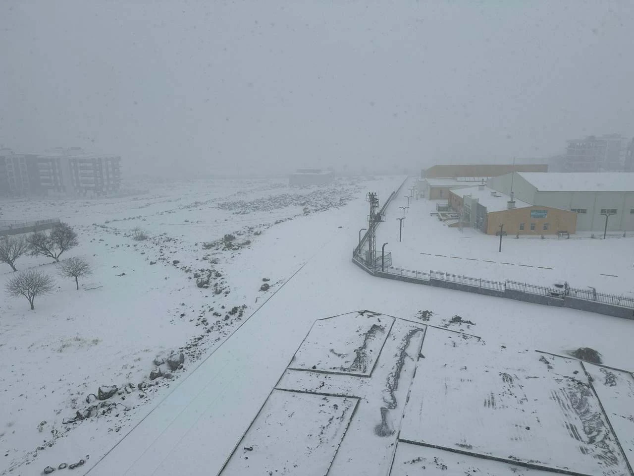 Siverek Beyaz &Ouml;rt&uuml;yle Tanıştı: Dev Kar Yağışı Hayatı Durma Noktasına Getirdi