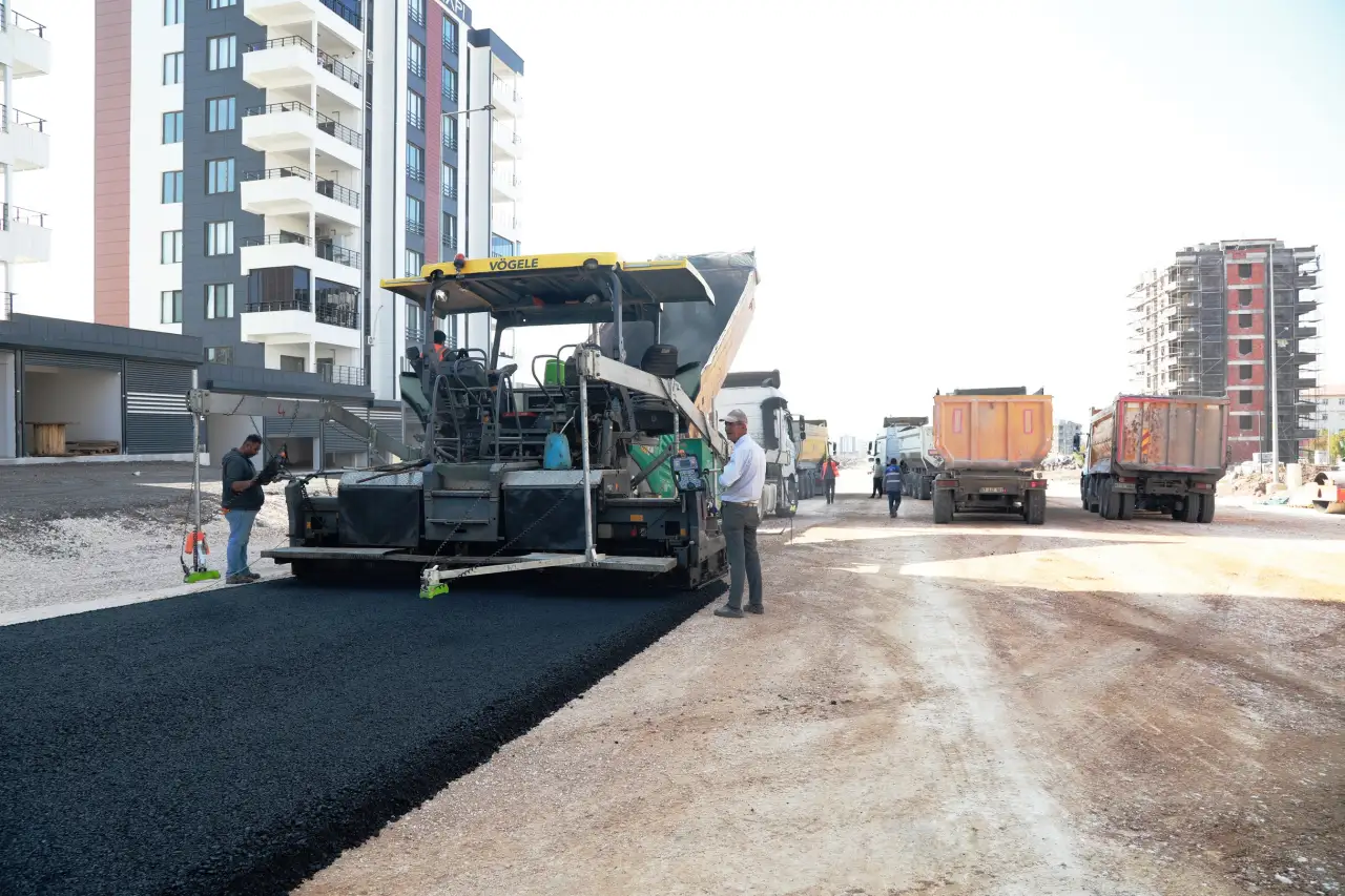Siverek Çevre Yolu’nda Asfaltlama Çalışmaları Tüm Hızıyla Devam Ediyor