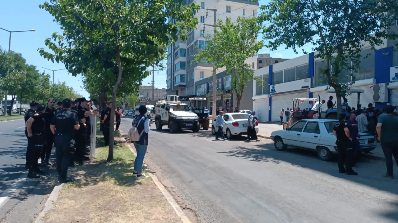 Siverek Çiftçilerinden DEDAŞ Önünde Elektrik Eylemi