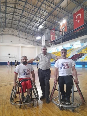 Siverek Gençlik ve Spor Müdürü Mehmet Sergi’den Anlamlı Hediye