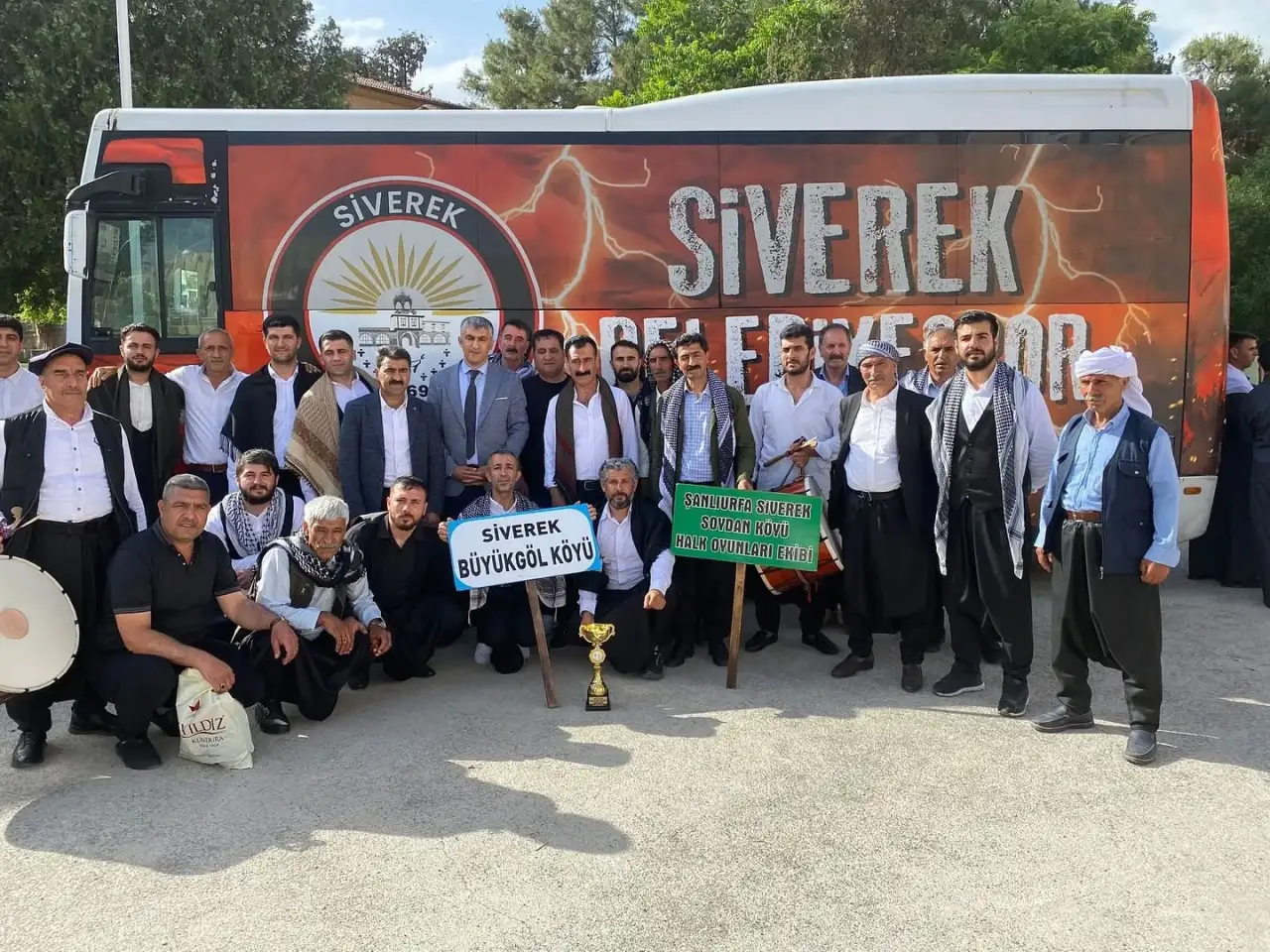 Siverek Halk Oyunları Ekibi Mahalleler Arası Yarışmada Şampiyon Oldu